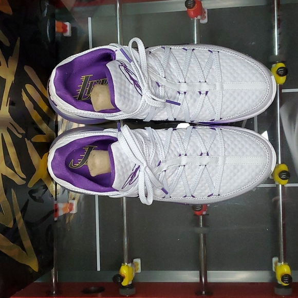 Lebron XVll low - Picture 5 of 7